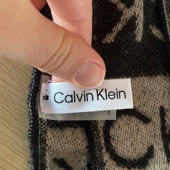 Perfect condition Calvin Klein scarf - Picture 2 of 3